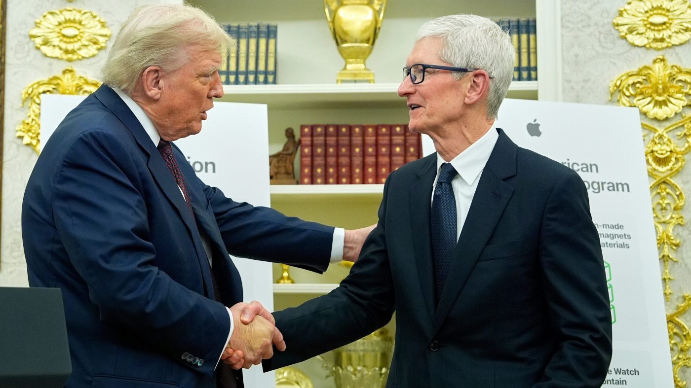 President Donald Trump shakes hands with Apple CEO Tim Cook in the Oval Office, Aug. 6, 2025, in Washington. (Alex Brandon, Associated Press file)