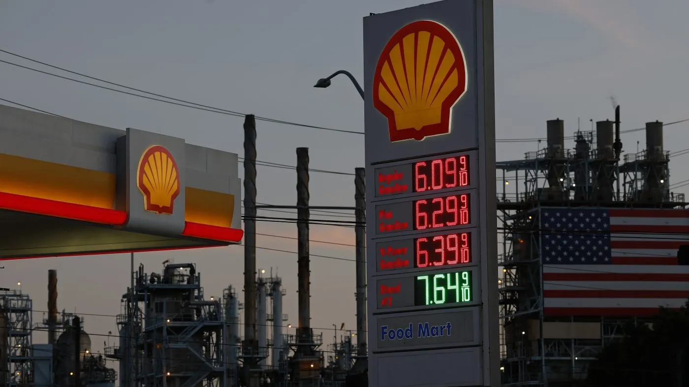 CARSON, CALIFORNIA – APRIL 02: Gas prices over $6.00 are displayed at a Shell station across from the Marathon Petroleum Corp’s Los Angeles Refinery on April 02, 2026 in Carson, California. Oil prices surged over 10 percent in volatile trading, with both Brent and U.S. crude jumping sharply after President Donald Trump warned of intensified military action against Iran and signaled the conflict could drag on, raising fears of prolonged supply disruptions. (Photo by Justin Sullivan/Getty Images)
