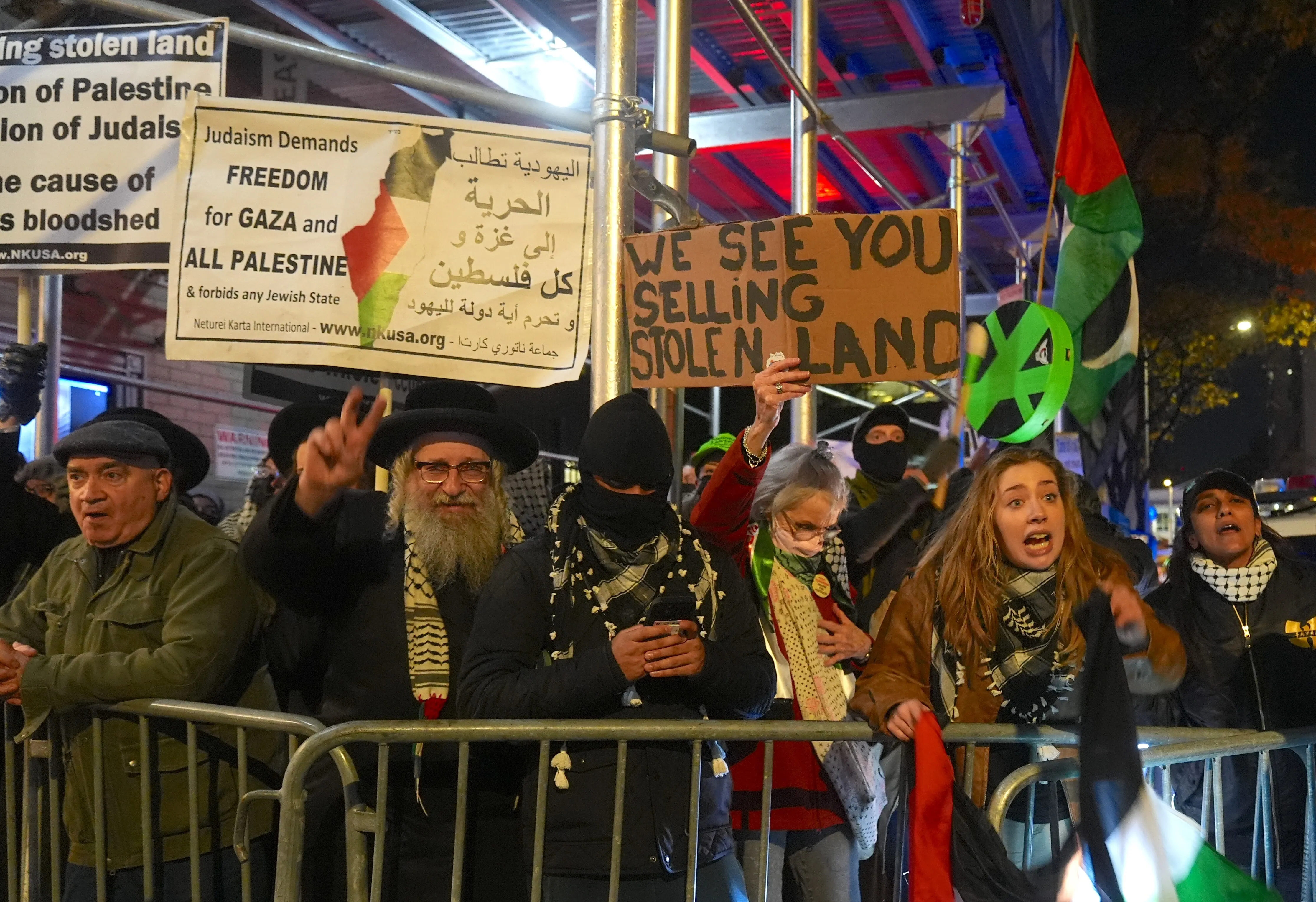 NEW YORK, UNITED STATES – NOVEMBER 19: Pro-Palestinians gather at ‘No Settlers on Stolen Land’ protest against a settler-recruitment event at the Park East Synagogue in Manhattan, hosted by Nefesh B’nefesh, an organization that helps American Jews immigrate to Israel, on Wednesday night, November 19, 2025, New York City, United States. Pro-Palestinian protesters shouted phrases including ‘Intifada revolution’, ‘Death to the IDF,’, ‘No peace on stolen land’, ‘We don’t want no Zionists here,’ and “resistance is glorious,” as a smaller group of Jewish counter-protesters insulted, shone bright flashlights, blasted horns and whistles at the pro-Palestinians outside the Park East Synagogue in Manhattan, New York City. (Photo by Selçuk Acar/Anadolu via Getty Images)