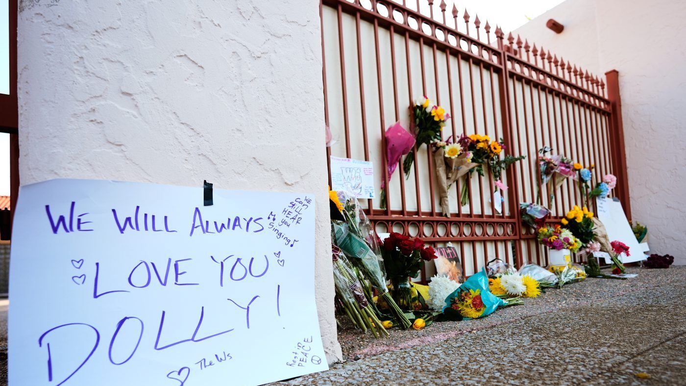 Flowers and signs are left outside Dolly Parton’s office on Tuesday, Aug. 25, 2026, in Nashville, Tenn. (AP Photo/George Walker IV)