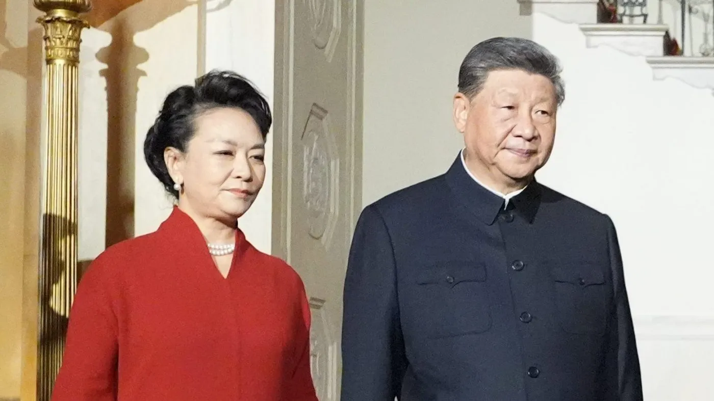 President Donald Trump and first lady Melania Trump walk with China’s President Xi Jinping and his wife Peng Liyuan in the Grand Foyer of the White House during a State Dinner, Thursday, Sept. 24, 2026, in Washington. (AP Photo/Alex Brandon)