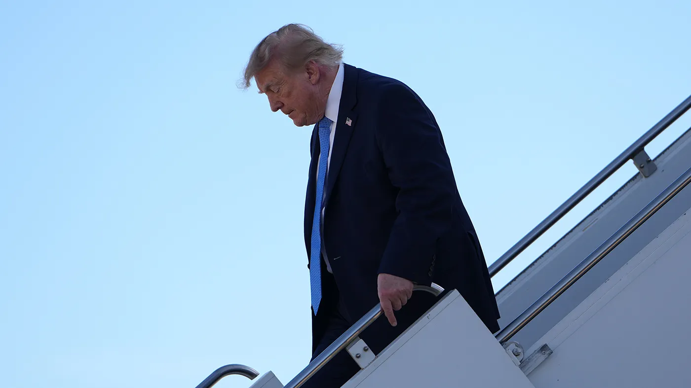 President Trump disembarks Air Force One at Chicago O’Hare International Airport, Sunday, Sept. 27, 2026, in Chicago.