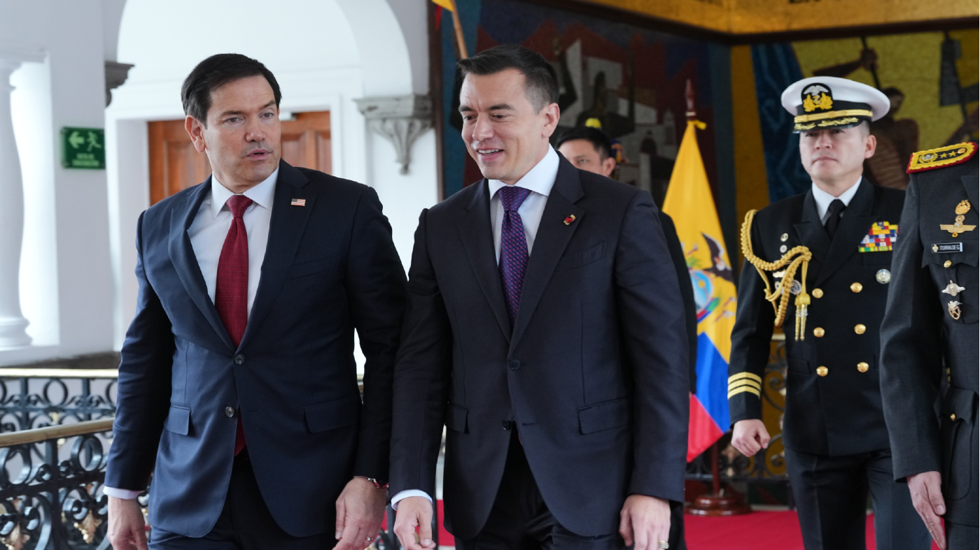 Ecuador’s President Daniel Noboa, center, walks with U.S. Sec. of State Marco Rubio at Carondelet palace in Quito, Ecuador, Wednesday, Sept. 9, 2026. (AP Photo/Dolores Ochoa, Pool)