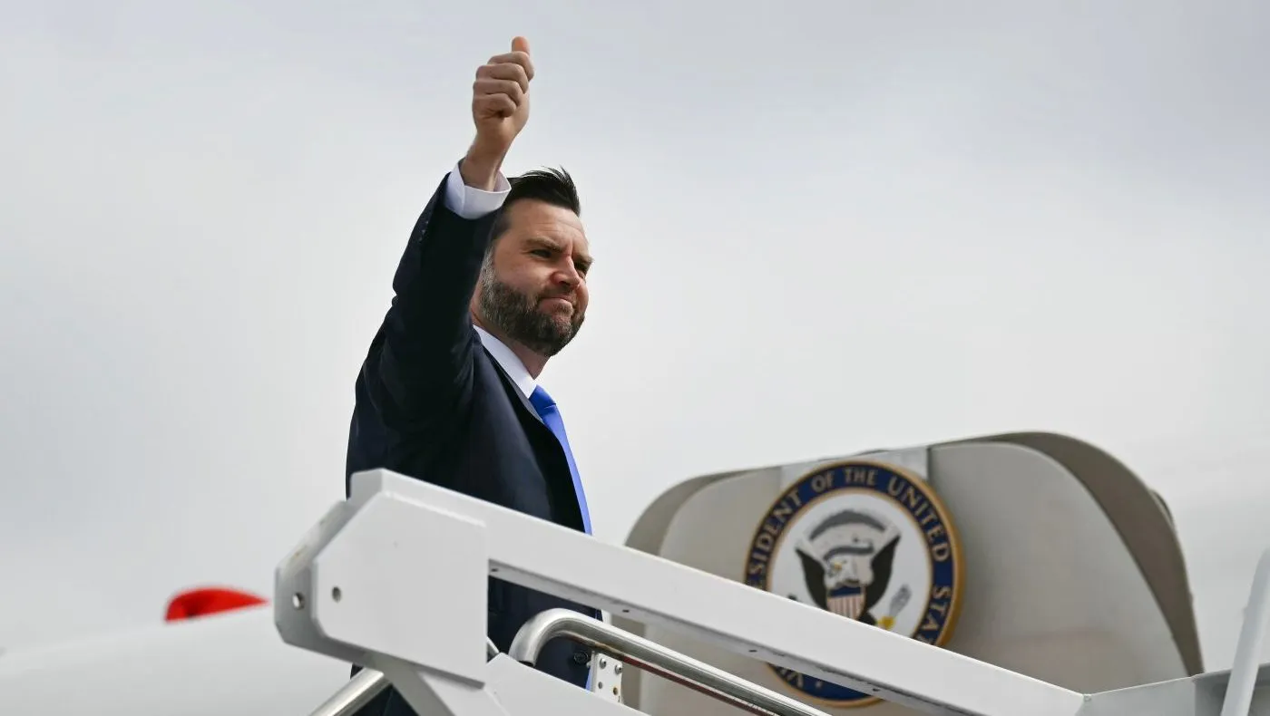 Vice President JD Vance boards Air Force Two at Joint Base Andrews, Md., Monday, Sept. 21, 2026, en route to Greensboro, N.C. (Kent Nishimura/Pool Photo via AP)
