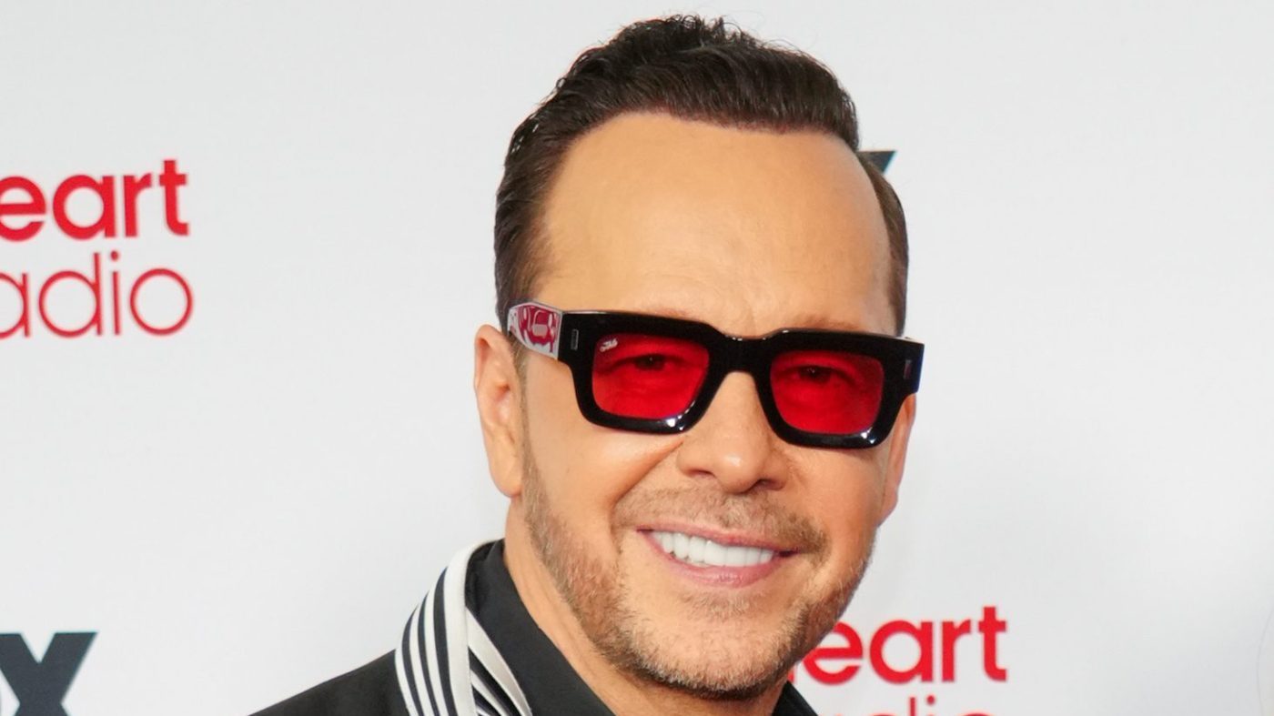 Donnie Wahlberg, left, and Jenny McCarthy arrive at the IHeartRadio Music Awards on Thursday, March 26, 2026, at the Dolby Theatre in Los Angeles. (Photo by Jordan Strauss/Invision/AP)
