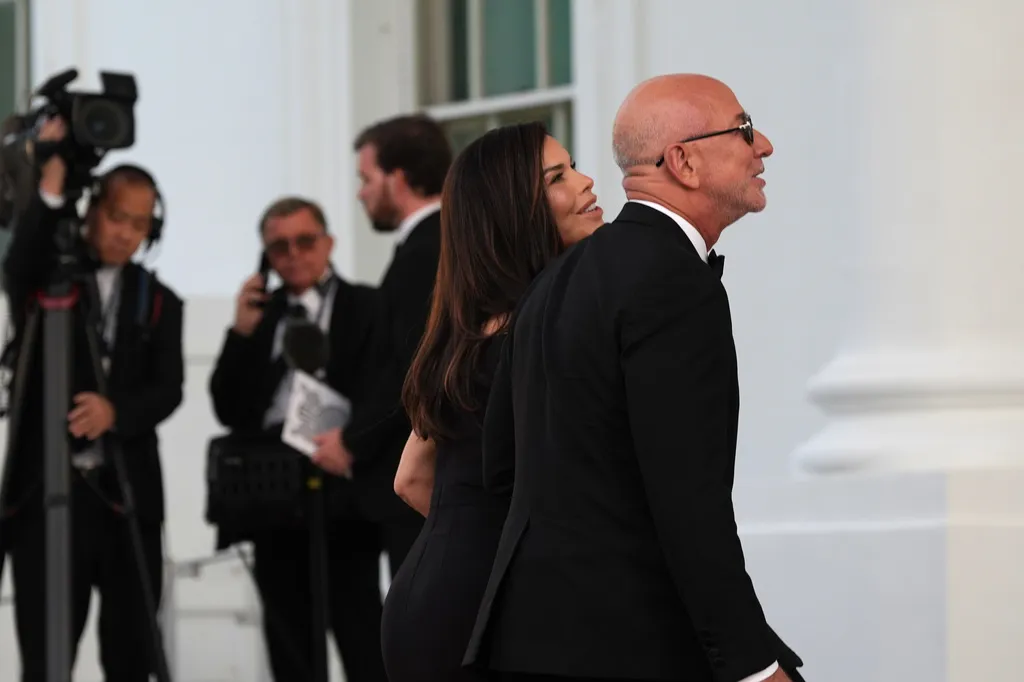 Jeff Bezos and his wife Lauren arrive for a State Dinner with President Donald Trump and China’s President Xi Jinping at the White House, Thursday, Sept. 24, 2026, in Washington. (AP Photo/Alex Brandon)