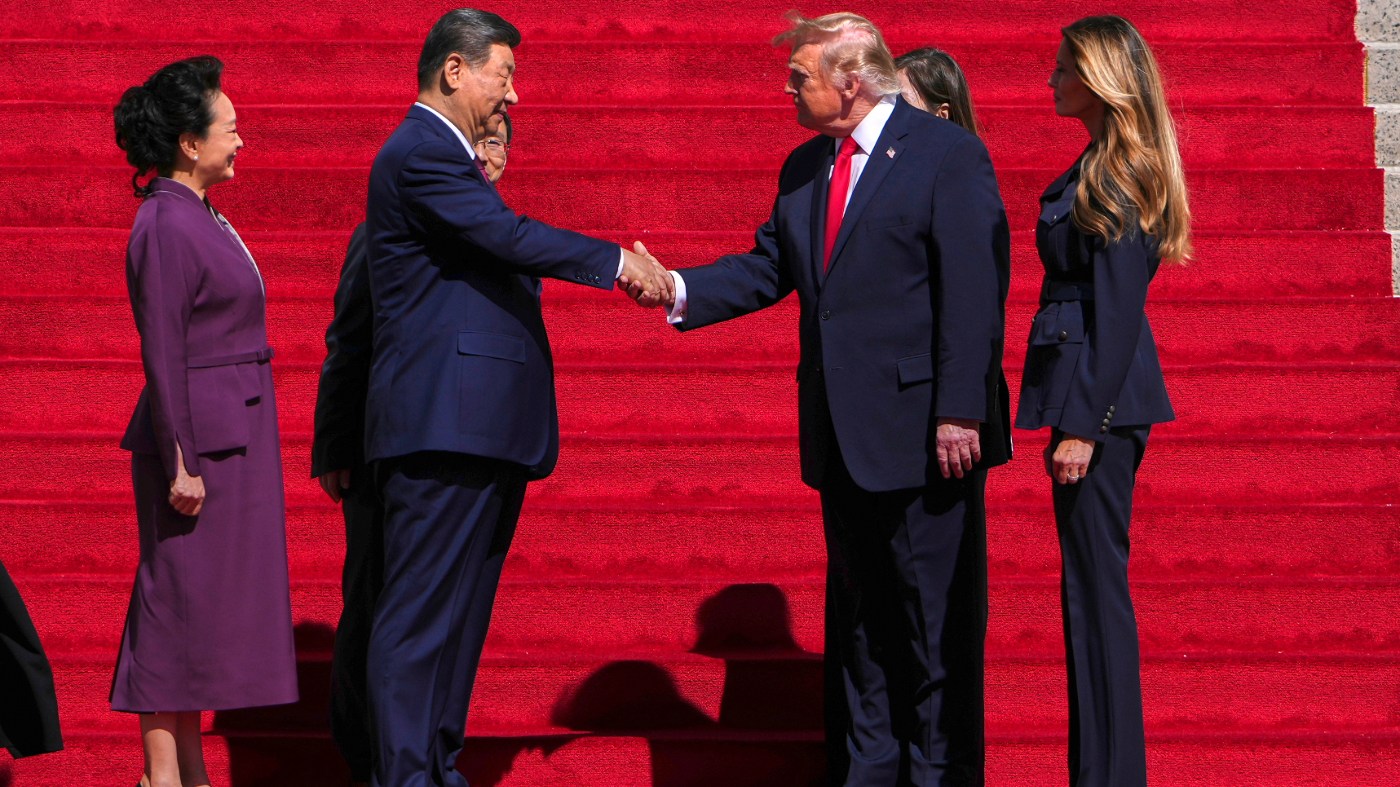 President Donald Trump, center right, shakes the hand of China’s President Xi Jinping as first lady Melania Trump, right, and China’s first lady Peng Liyuan, left, watch as they arrive at the National Archives Museum, Friday, Sept. 25, 2026, in Washington. (AP Photo/Julia Demaree Nikhinson)