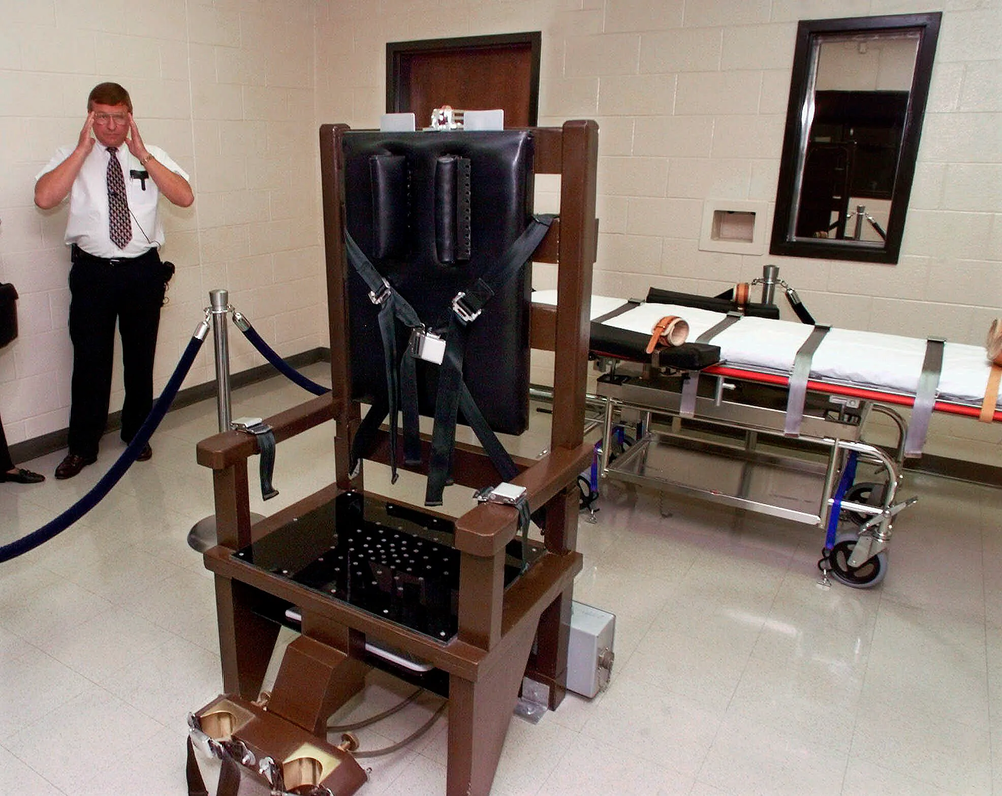 FILE – The execution chamber of the Riverbend Maximum Security Institution prison in Nashville, Tenn., is seen on Oct. 13, 1999. According to an independent review released Wednesday, Dec. 28, 2022, Tennessee has not complied with its own lethal injection protocol ever since it was revised in 2018, resulting in multiple executions being conducted without proper testing. (AP Photo/Mark Humphrey, File)