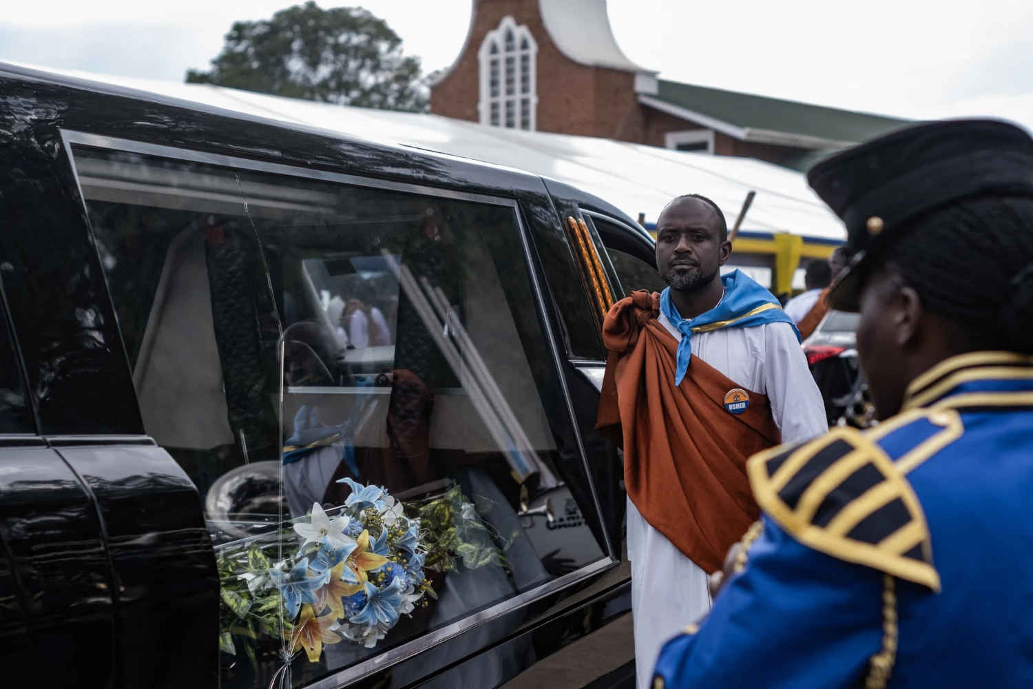 Mourners accompany the body of the late King Oyo Nyimba Kabamba Iguru Rukidi IV as it is brought to church in Fort Portal, Uganda on September 12.