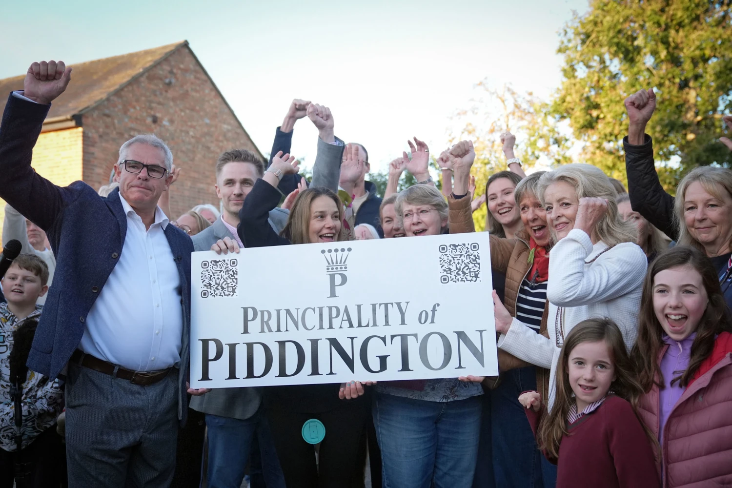 Residents in the village of Piddington, England, voted overwhelmingly to become an independent state in a symbolic "referendum."