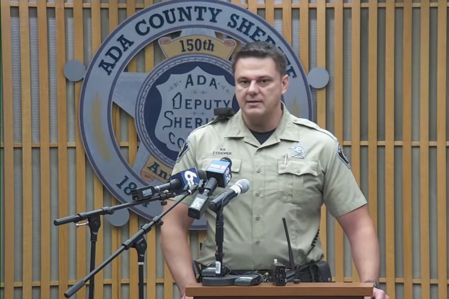 Boise, Idaho, ADA County Sheriff’s Dept. cold case detective Tim Cooper during a news conference about the Tylenol murders case on Wednesday.