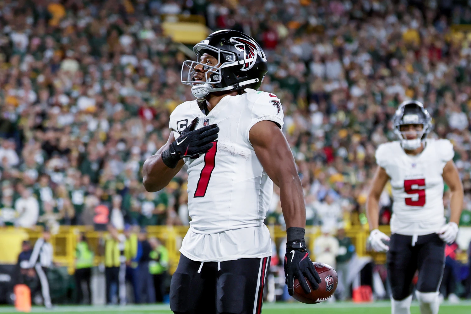 Bijan Robinson #7 of the Atlanta Falcons celebrates after scoring a touchdown against the Green Bay Packers during the first quarter of the game at Lambeau Field on Sept., 24, 2026 in Green Bay, Wis.