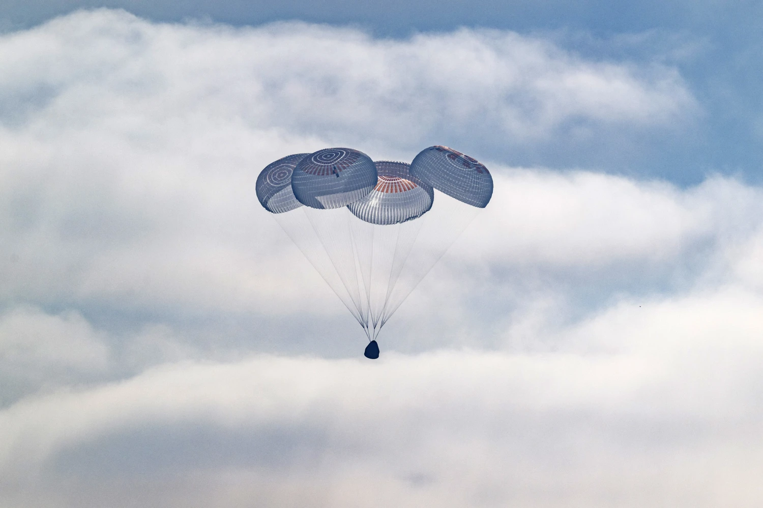 The SpaceX Crew Dragon Freedom spacecraft prepares for splashdown off the coast of Los Angeles on Oct. 8, 2026.