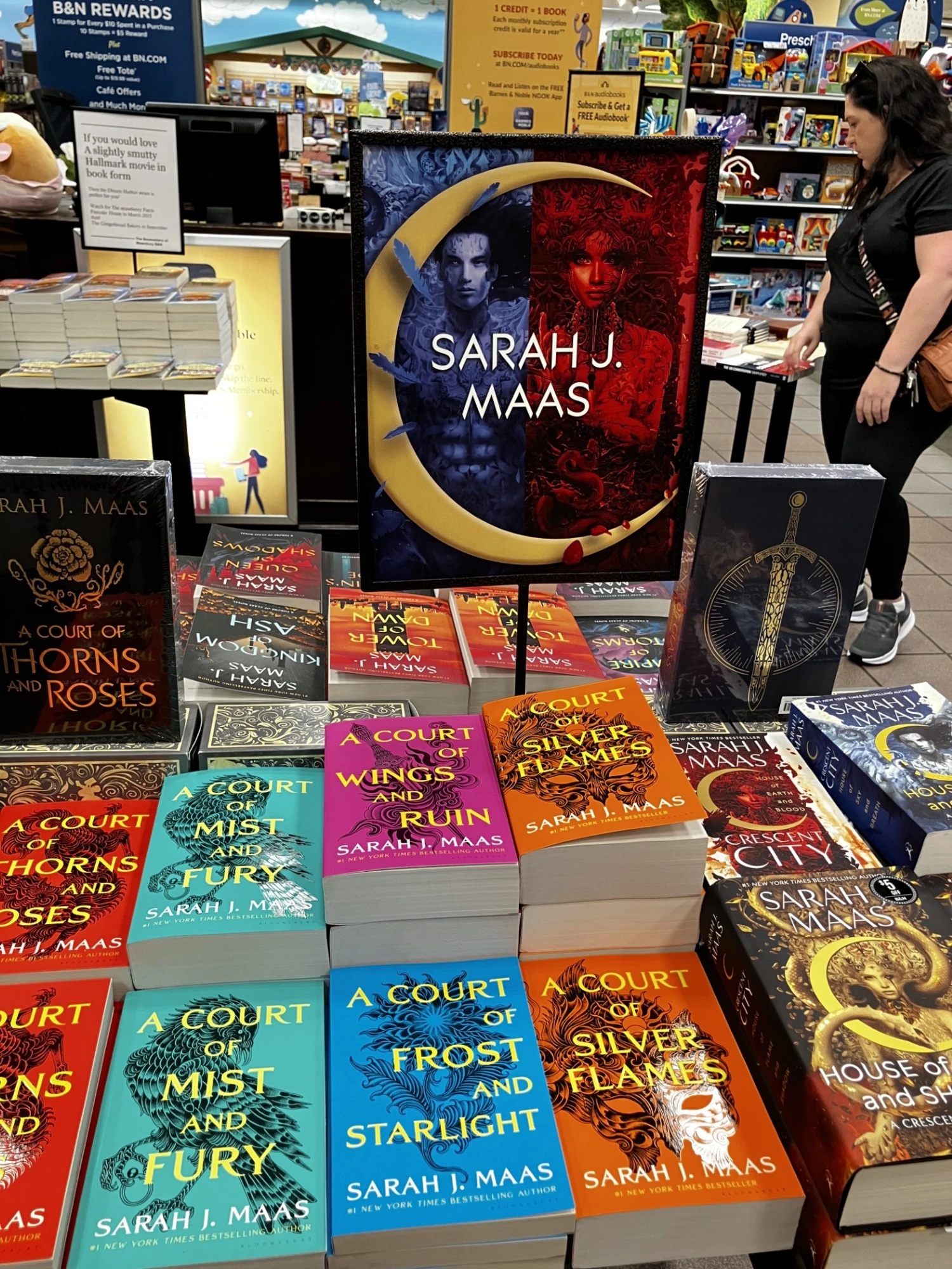 WATERBURY, CT  JUNE 17: Barnes & Noble in Waterbury display of the popular books by Sarah J. Maas.Maas's has sold 3.1 million print books, according to Circana. (Jim Shannon/Connecticut Post via Getty Images)