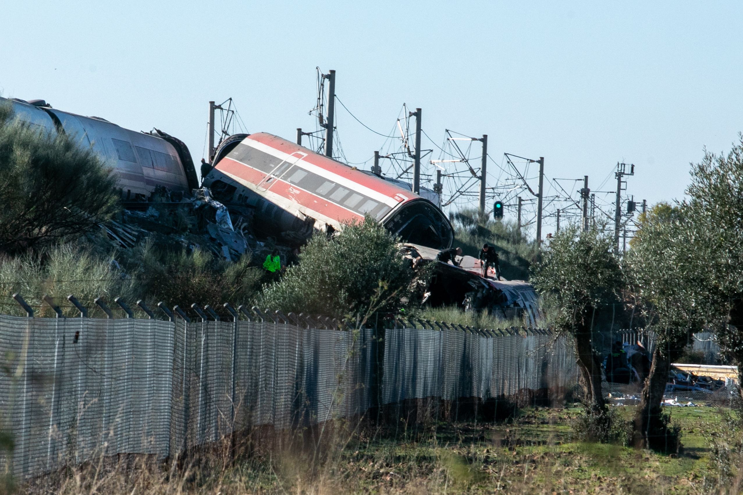 One of the trains involved in the accident, in Urda, Toledo, Castilla-La Mancha, Spainon 28 October 2026. Two trains collided on the morning of Wednesday at the station in the Toledo town of Urda. Firefighters from the Alcázar de San Juan and Orgaz stations, Civil Protection teams from several neighboring villages, three air ambulances and two mobile intensive care units are currently working at the scene.