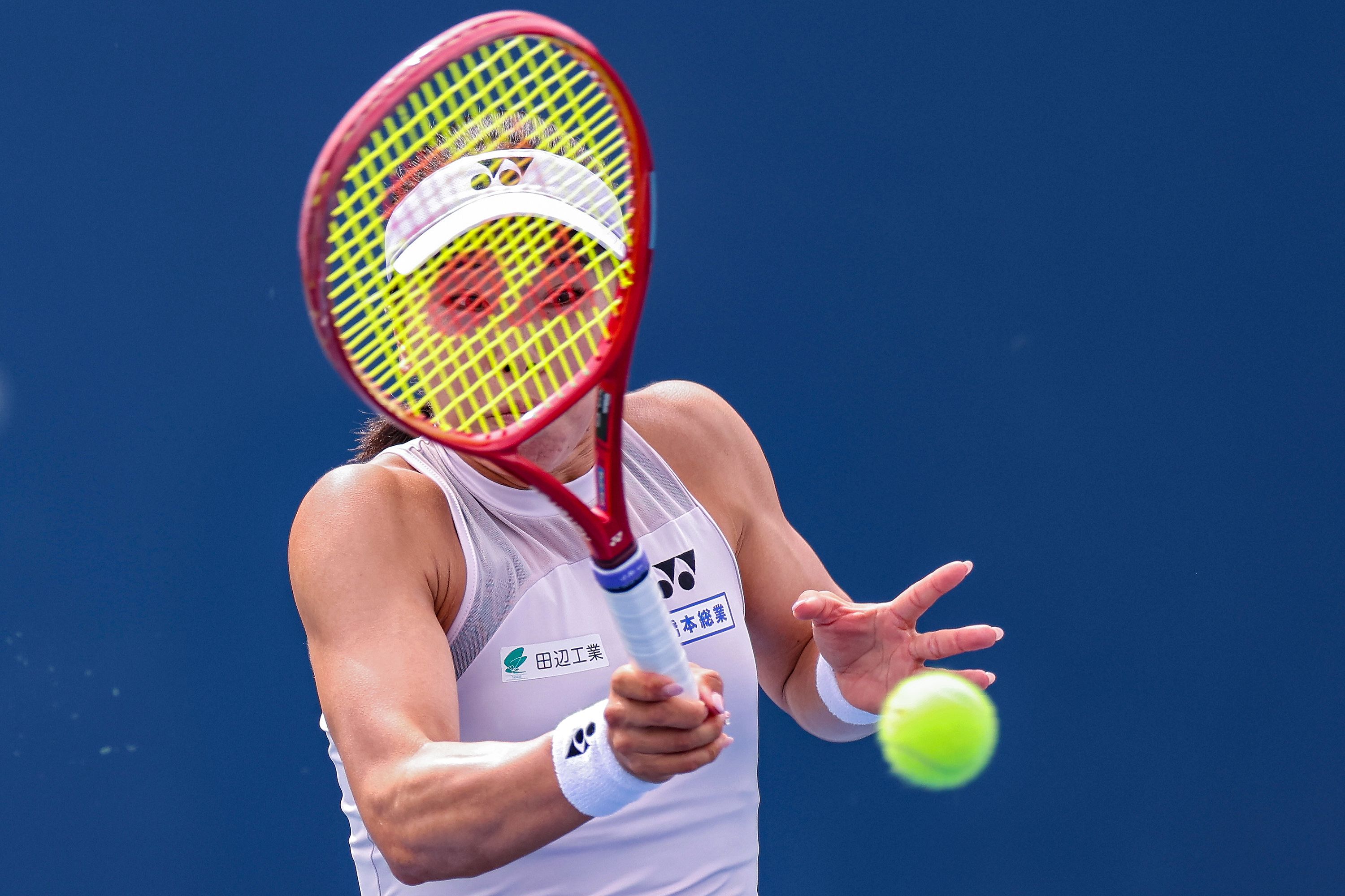 NEW YORK, NEW YORK - AUGUST 31: Himeno Sakatsume of Japan returns against Anhelina Kalinina of Ukraine during their Women's Singles First Round match on Day Two of the 2026 US Open at USTA Billie Jean King National Tennis Center on August 31, 2026 in the Flushing neighborhood of the Queens borough of New York City. (Photo by Caleb Bowlin/Getty Images)