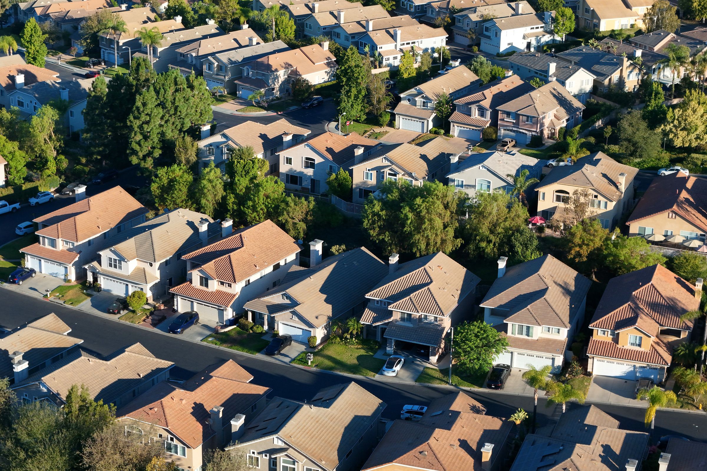 In an aerial view, single-family homes line the streets of a neighborhood on August 23, 2026 in Thousand Oaks, California.