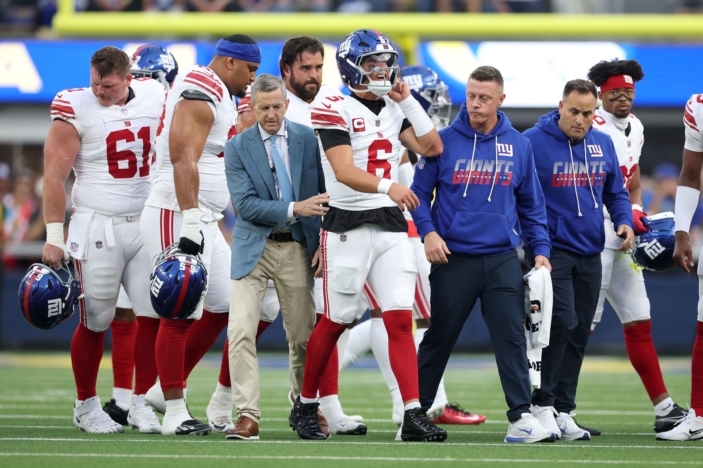 Jaxson Dart #6 of the New York Giants walks off the field after a play against the Los Angeles Rams on Monday.
