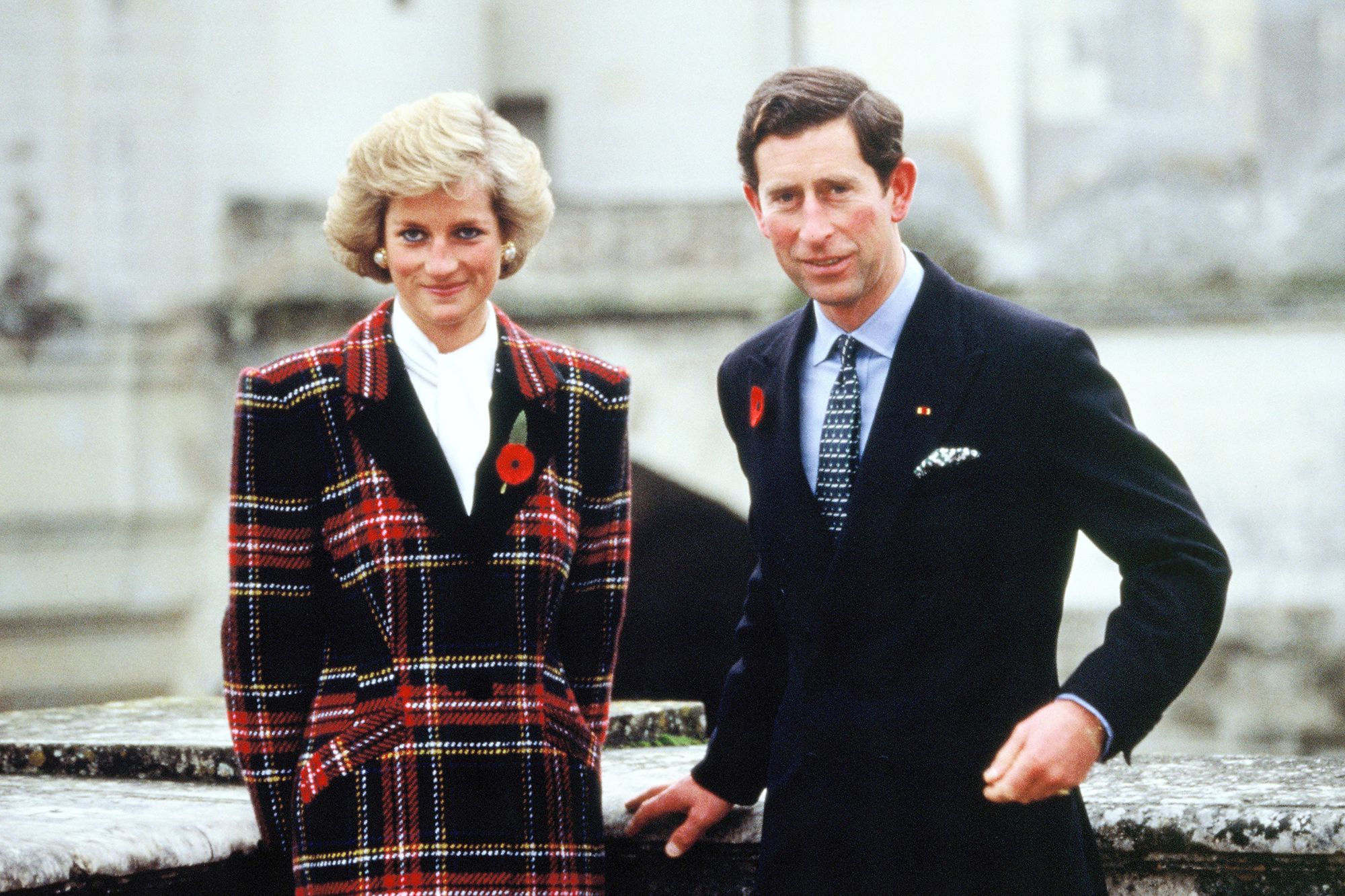 CHAMBORD, FRANCE - NOVEMBER 09:  Charles and Diana, Prince and Princess of Wales, pose outside Chateau de Chambord during their official visit to France on November 9, 1988 in Chambord, France.  (Photo by Georges De Keerle/Getty Images)