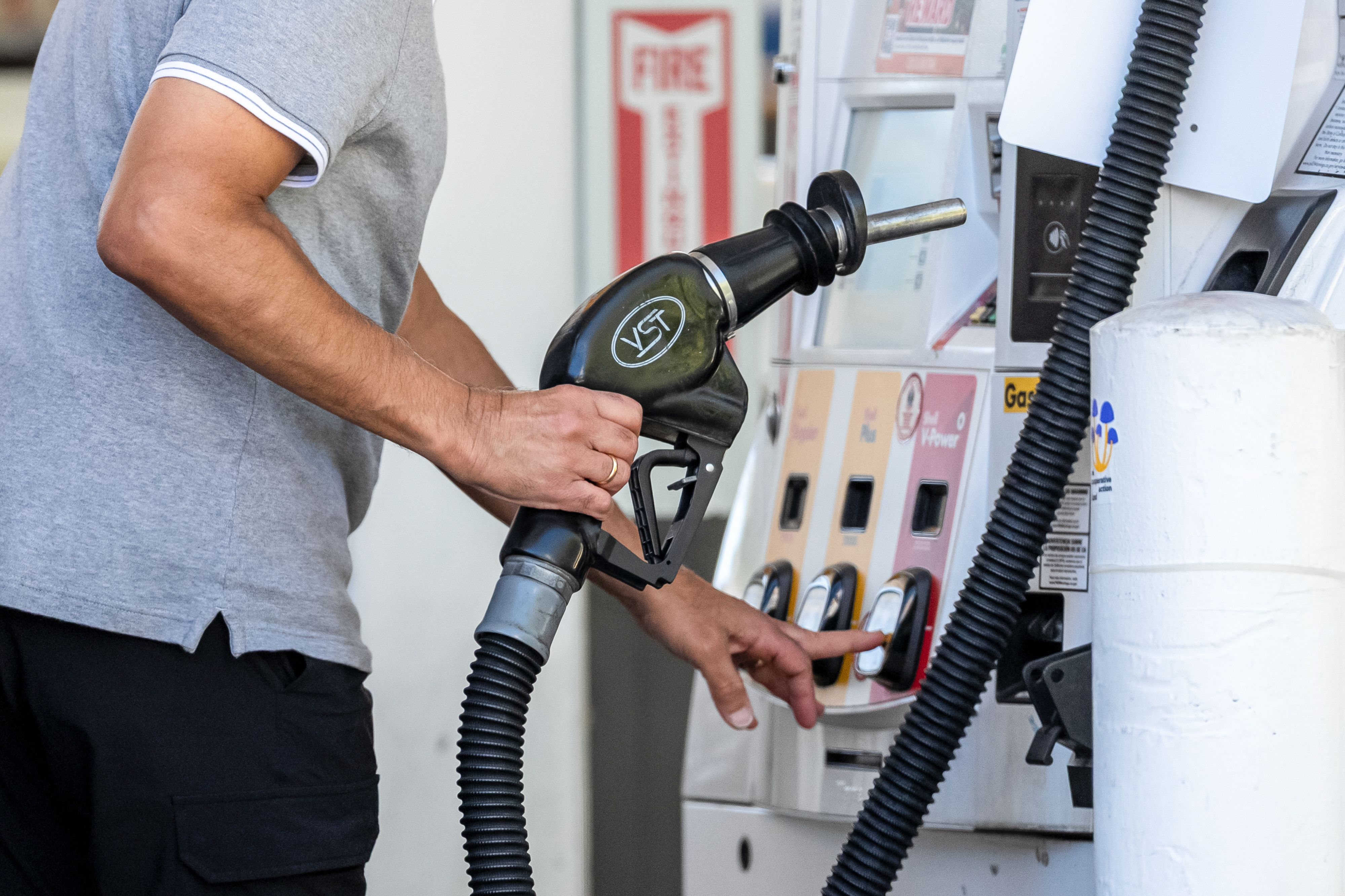 A driver holds a fuel nozzle at a Shell gas station in Palo Alto, California, US, on Tuesday, July 21, 2026. US gasoline prices at the pump climbed back above the $4-a-gallon mark as the Middle East conflict intensified, threatening to exacerbate a global crunch for transportation fuels and stoke inflation.