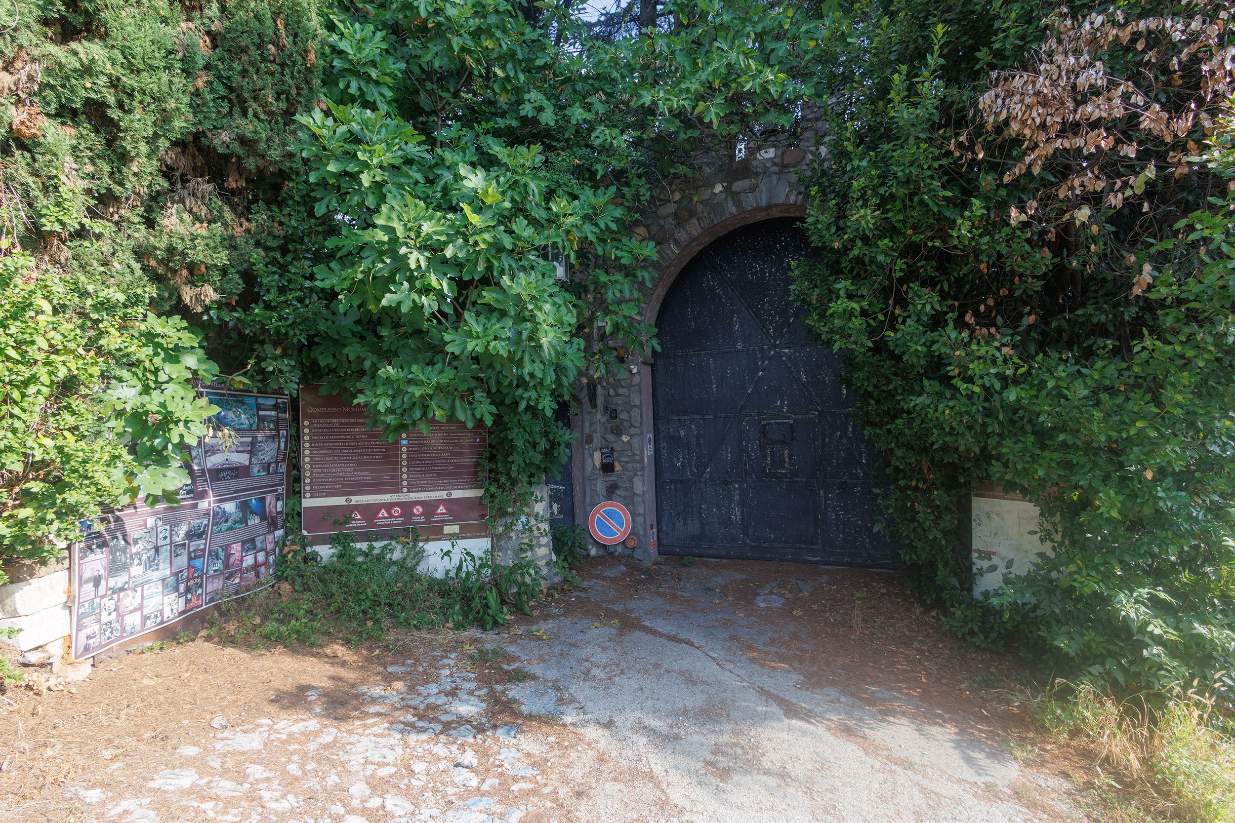 The entrance to the fake amphitheater remains in Arcugnano.