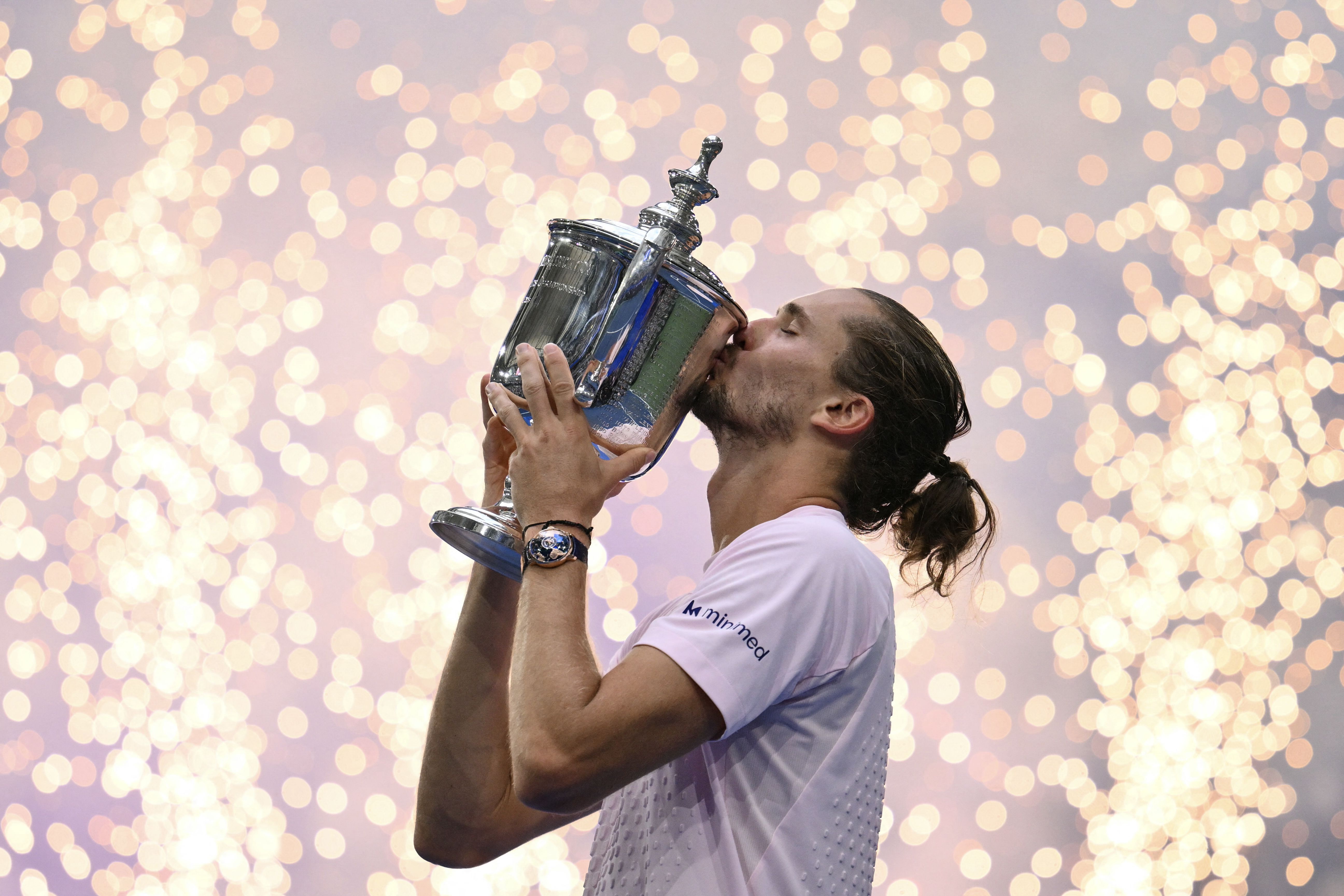 Alexander Zverev kisses the trophy after defeating Ben Shelton in the men's US Open singles final on Sunday.