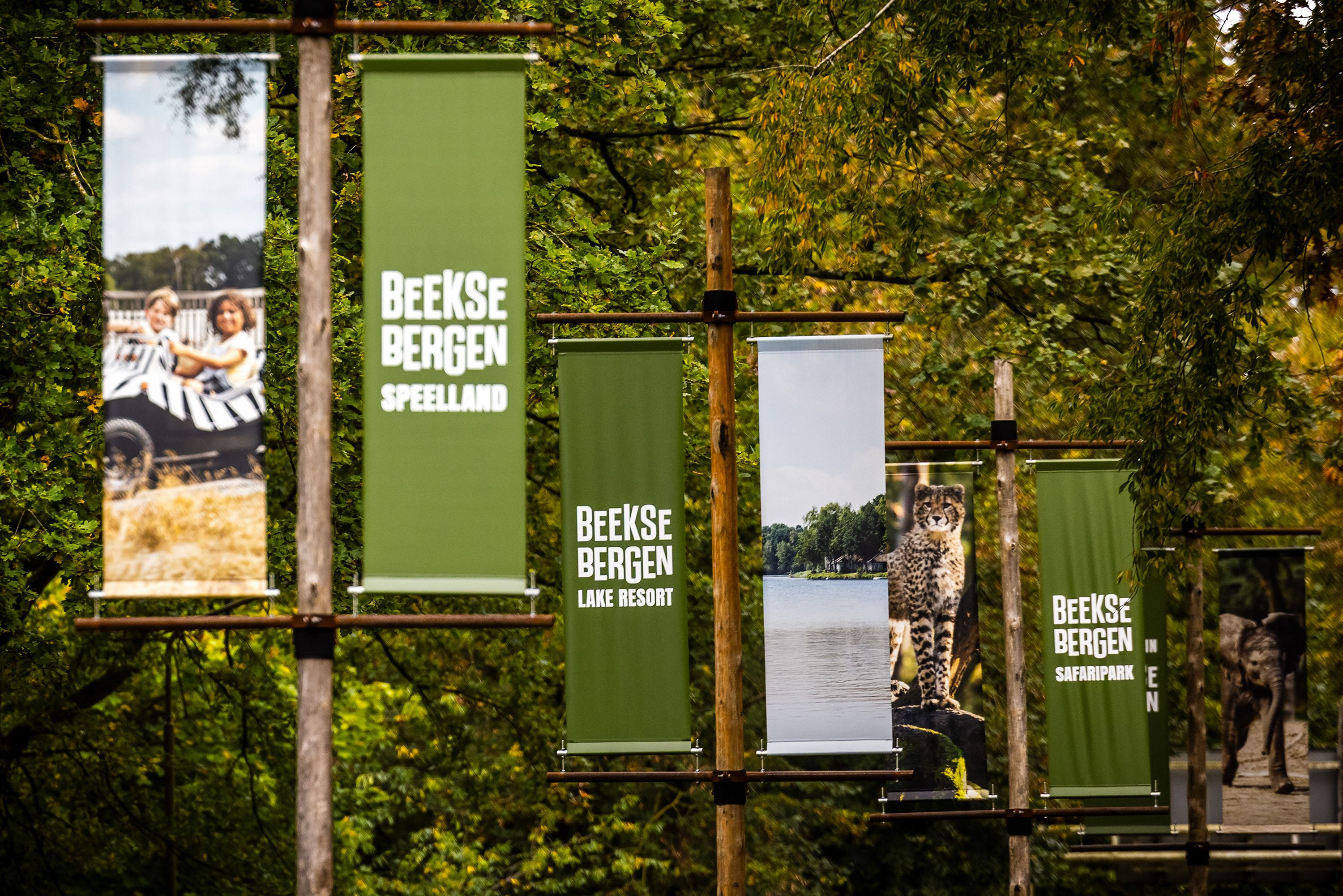 A zookeeper has died after being attacked by a big cat at Beekse Bergen safari park in the Netherlands.