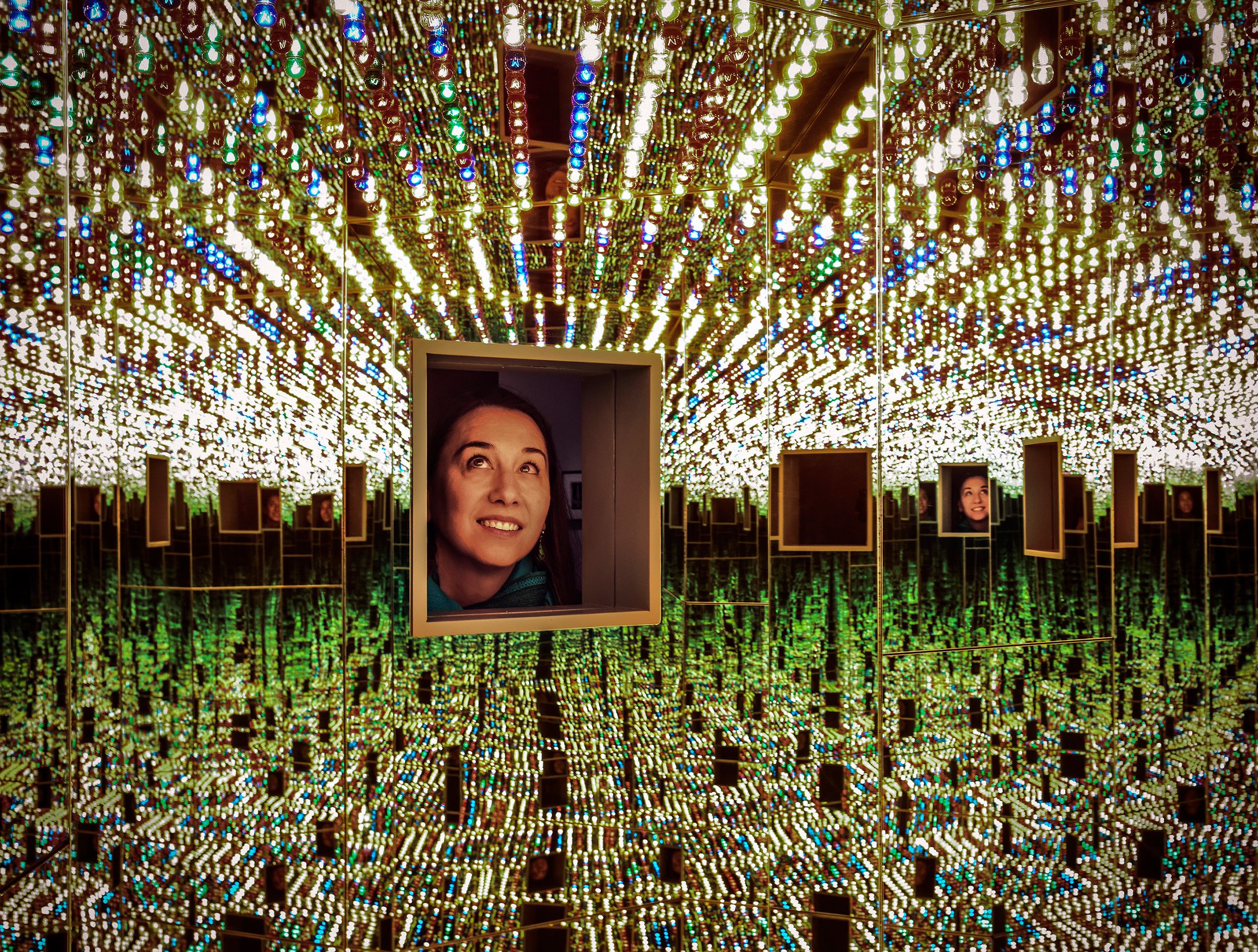 WASHINGTON, DC - FEBRUARY 21:A visitor peeks into the window of "Infinity Mirrored Room-Love Forever" during press previews for "Yayoi Kusama: Infinite Mirrors" which is due to open at the Hirshhorn this week on February, 21, 2017 in Washington, DC. (Photo by Bill O'Leary/The Washington Post via Getty Images)