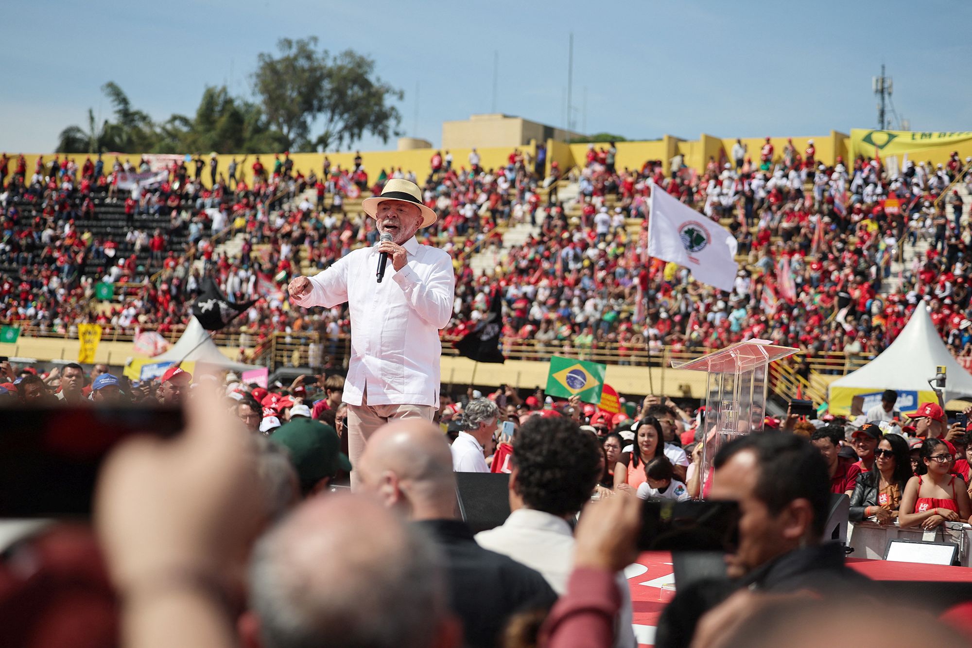 Brazilian President Luiz Inacio Lula da Silva launches his re-election campaign at Primeiro de Maio Stadium in Sao Bernardo do Campo, Brazil, August 16, 2026. The stadium, formerly known as Vila Euclides, was the site of the mass metalworkers' assemblies led by Lula during the landmark 1979 and 1980 strikes. REUTERS/Adriano Machado