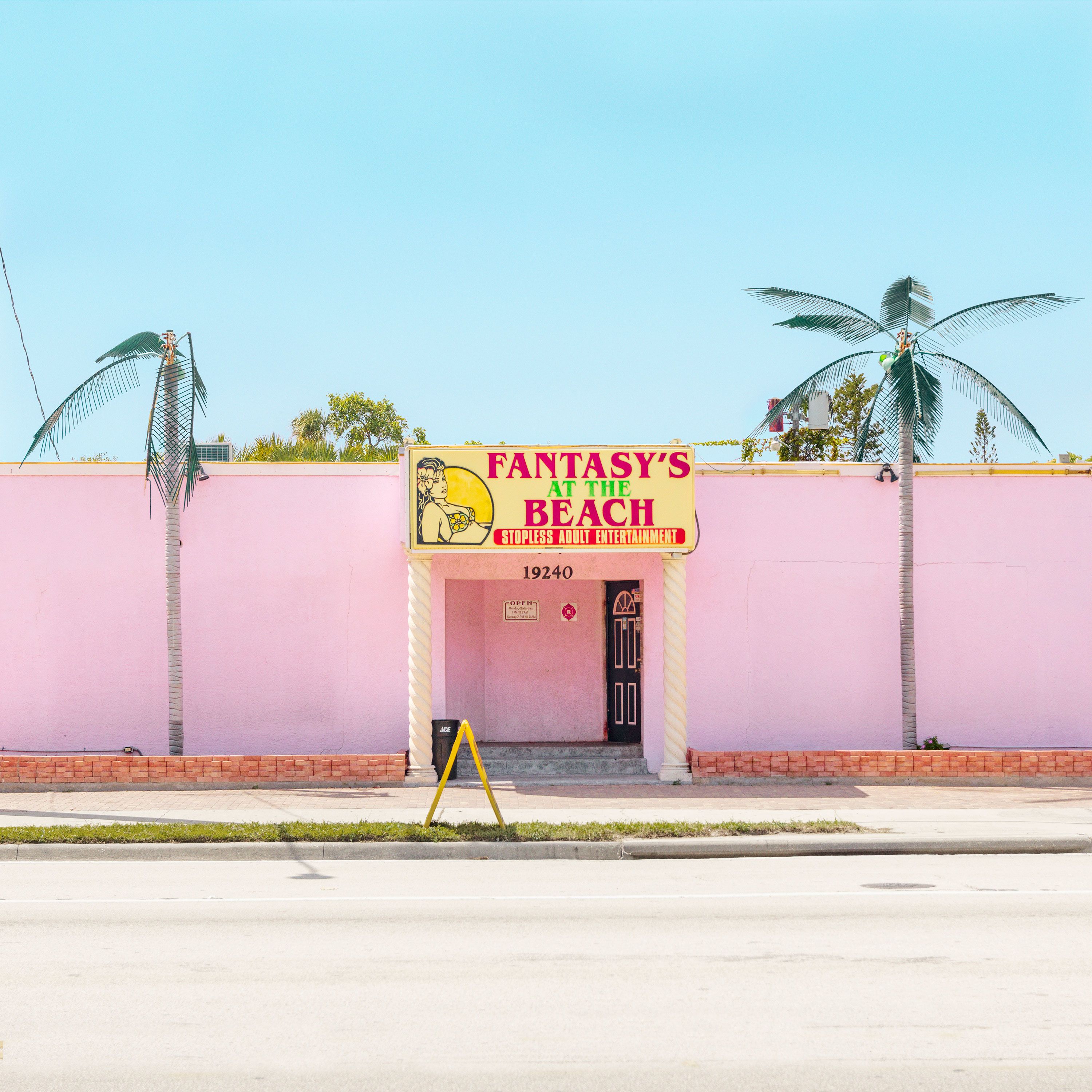 An image of a strip club in America by photographer François Prost.